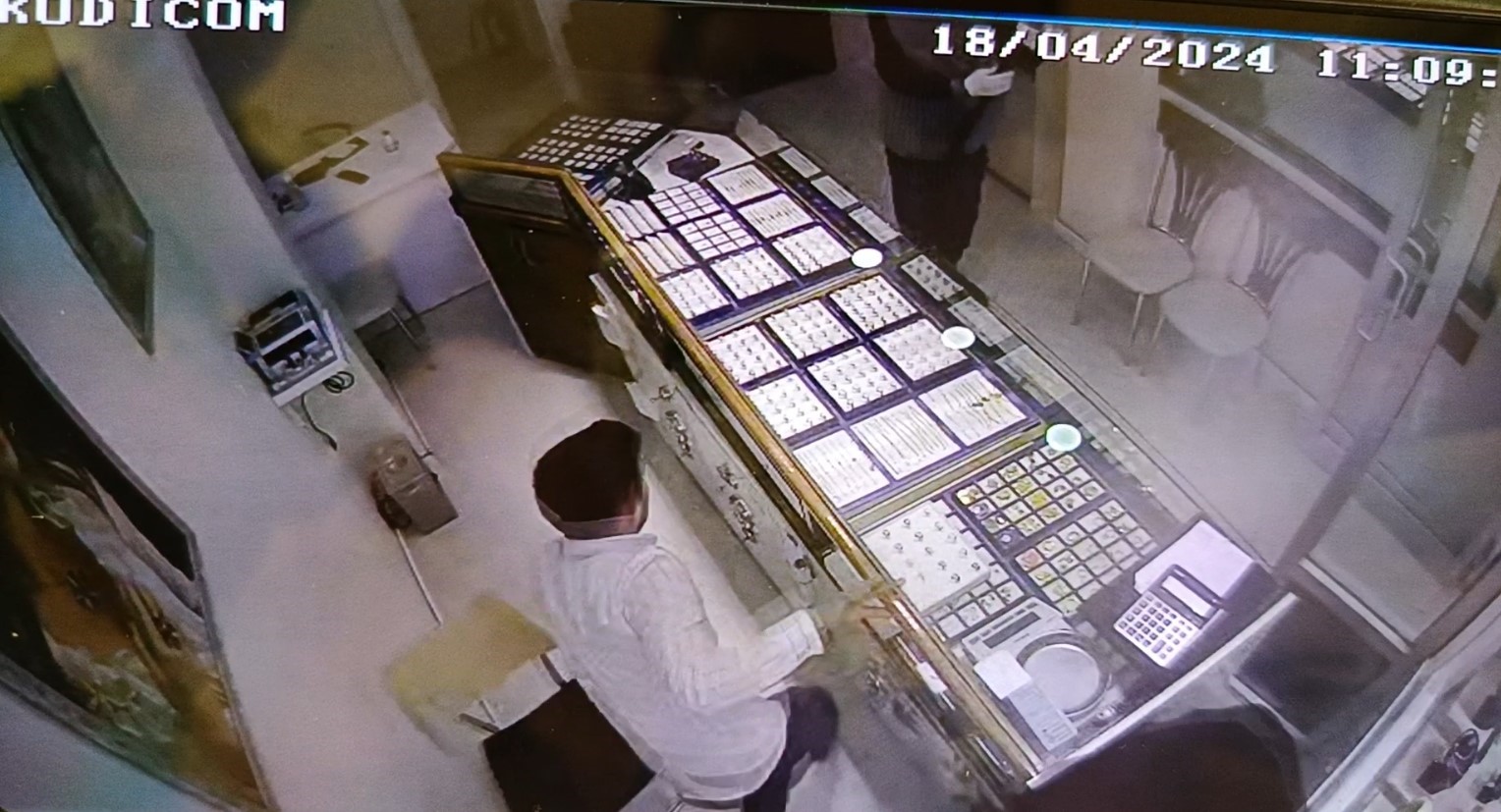 Giresun'da kuyumcu soygunu güvenlik kameralarına böyle yansıdı!