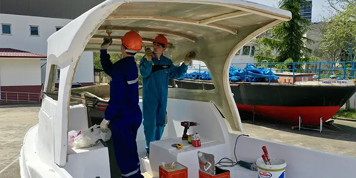 Giresun'da öğrenciler çelik ve fiberle tekne üretiyor