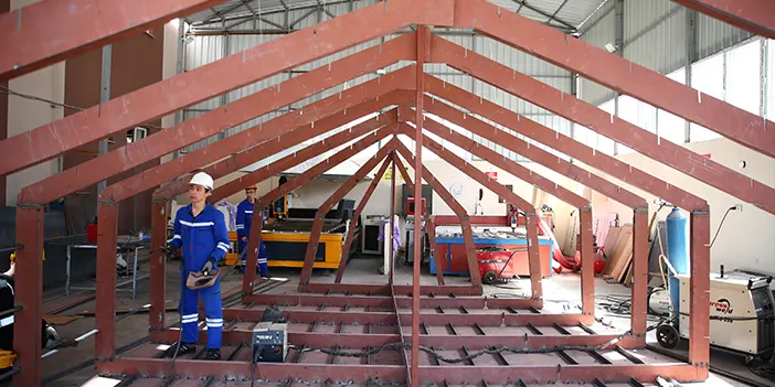 Giresun'da öğrenciler çelik ve fiberle tekne üretiyor