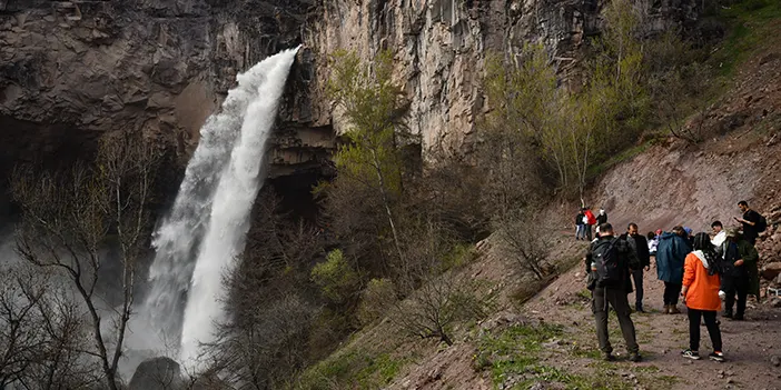 Giresun'da 50 metreden dökülen şelale doğa tutkunlarının rotasında