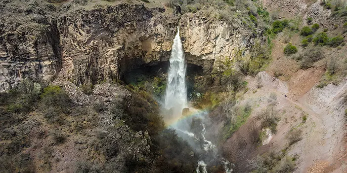 Giresun'da 50 metreden dökülen şelale doğa tutkunlarının rotasında