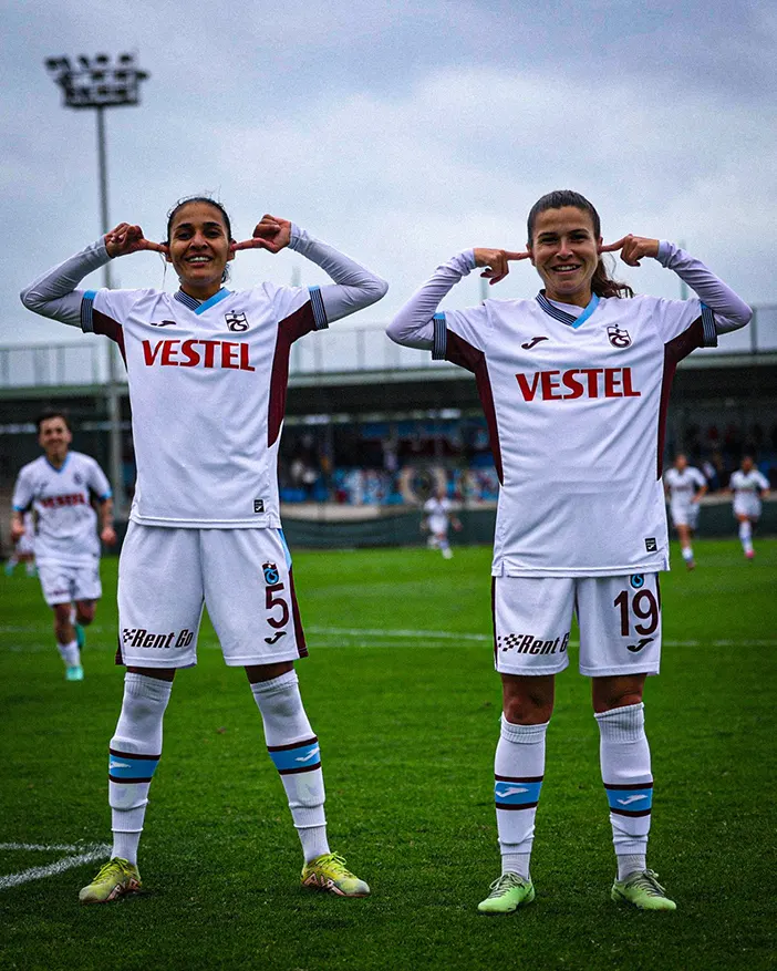 trabzonspor-kadin-futbol-takimi-2.webp