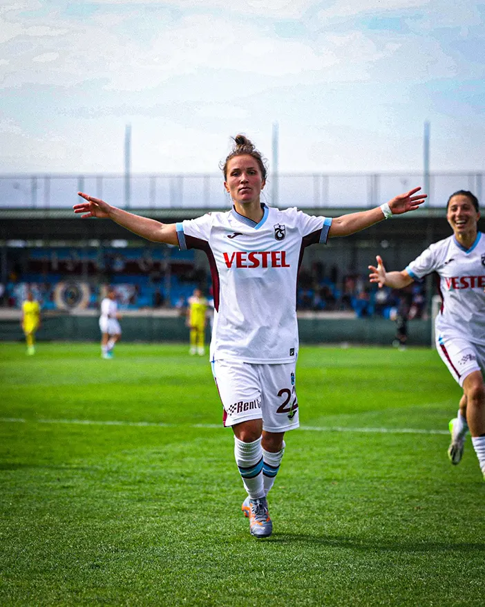 trabzonspor-kadin-futbol-takimi-3.webp