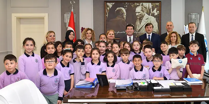 Başkan Kaya koltuğunu ilkokul öğrencisine devretti