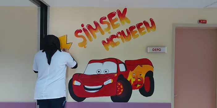 Rize'de Çocuk Cerrahi Servisi'ni çizimleri ile renklendirdi