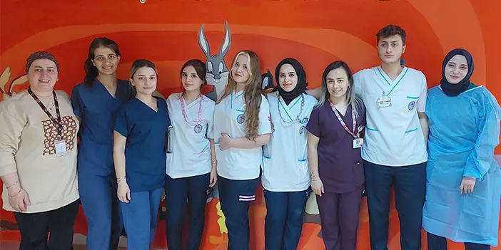 Rize'de stajyer ebenin çizimleri hasta çocukları mutlu ediyor