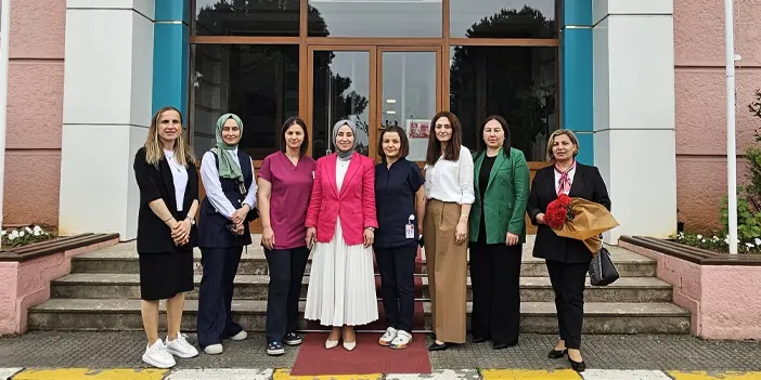 AK Parti Trabzon İl Kadın Kolları Başkanı Cihan ebeleri unutmadı