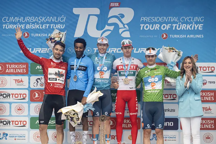 2024-cumhurbaskanligi-turkiye-bisiklet-turunun-istanbul-etabi-notralize-edildi-frank-van-den-broek-sampiyon-oldu-003.webp