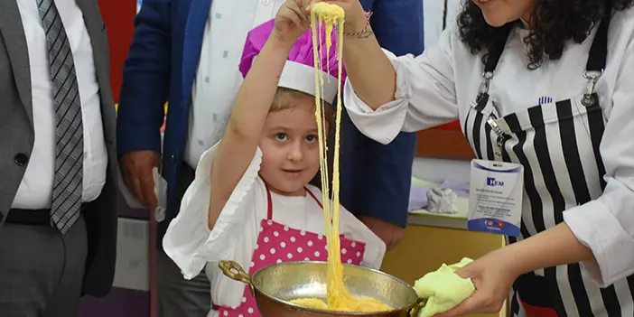 Trabzon'da çocuklar geleneksel el sanatlarını ustalarından öğreniyor