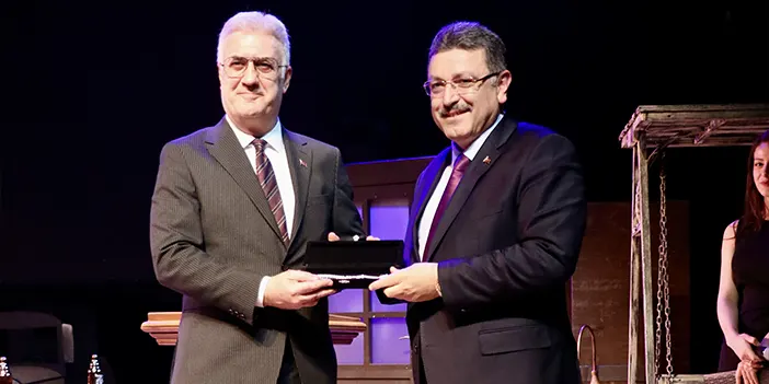 Trabzon'da '24. Uluslararası Karadeniz Tiyatro Festivali' açılış oyunuyla başladı