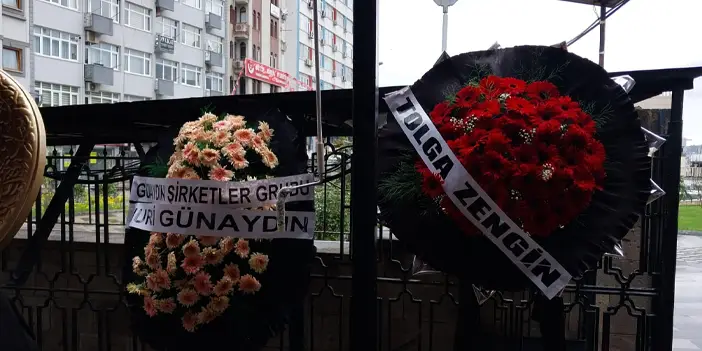 CHP Trabzon eski İl Başkanı Cafer Hazaroğlu’nun cenazesinde dikkat çeken çelenkler