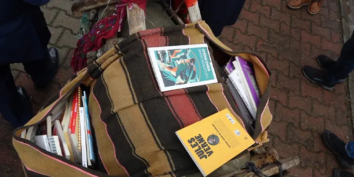 Kırklareli'nde eşekle köy köy gezip kitap dağıtıyor