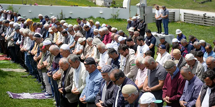 Gümüşhane'deki üstü açık camide 563 yıldır Cuma namazı kılınıyor