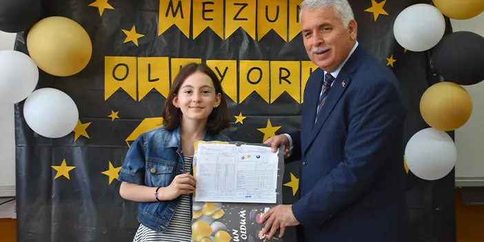 Karadeniz'deki 7 ilde öğrenciler karnelerini törenle aldı