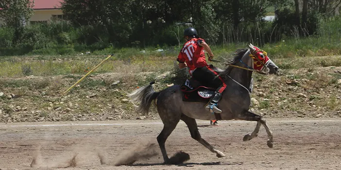 Bayburt'ta atlı cirit müsabakaları başladı!