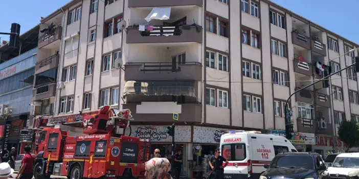 Bursa'da korkunç olay! Ağabeyini bıçaklayan genç balkonda harakiri yaptı 