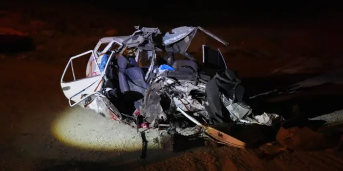 Niğde'de zincirleme kaza! Ortalık savaş alanına döndü! Ölü ve yaralılar var