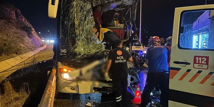 Afyonkarahisar'da yolcu otobüsü ile tır çarpıştı! Çok sayıda yaralı var