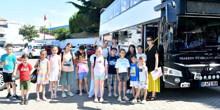 Trabzon'da Büyükşehir'in yüzme kursuna yoğun ilgi! 