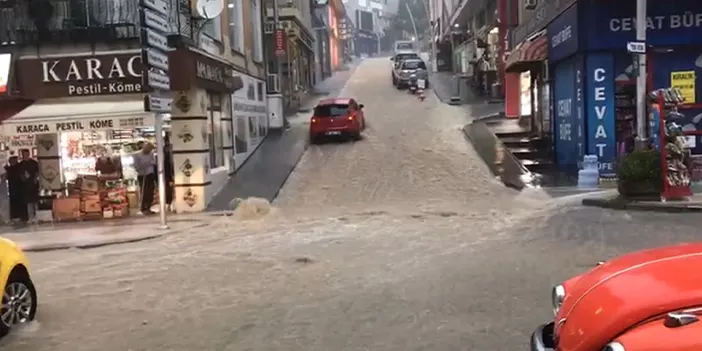 Şiddetli yağış sonrası Gümüşhane-Bayburt yolu kapandı