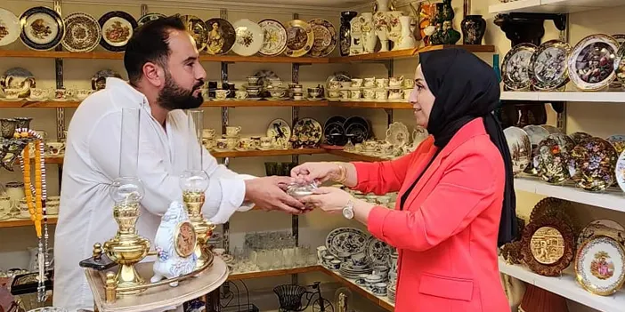 AK Parti Trabzon Kadın Kolları Başkanı Cihan'dan esnafa ikram!