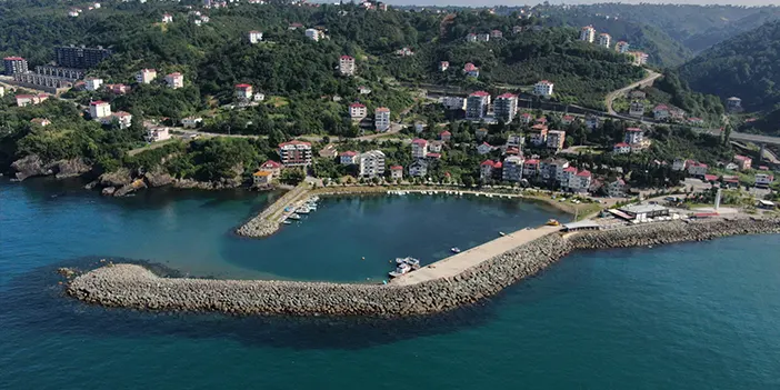 trabzondaki-bu-dogal-koylar-guzelligiyle-hayran-birakiyor-003.webp