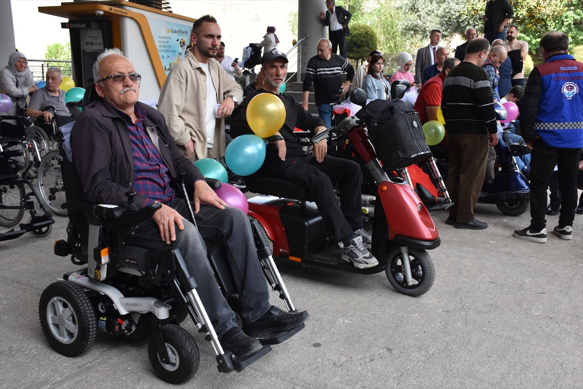 aa-20250517-37988818-37988817-trabzonda-142-engelliye-tekerlekli-sandalye-ve-medikal-malzeme-temin-edildi-1.jpg