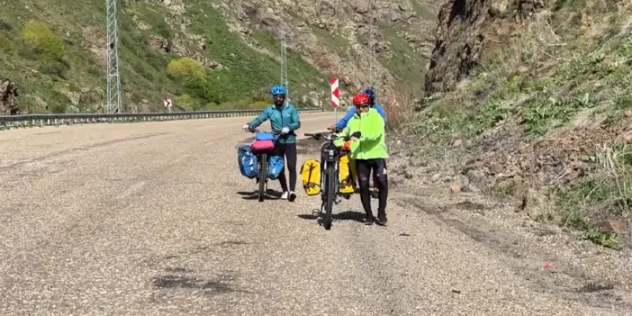 3-bisiklet-tutkunu-trabzon-icin-pedal-cevirdi-2.webp