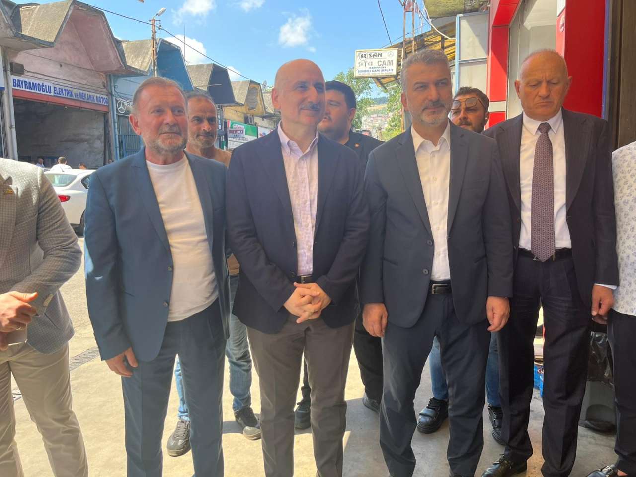 adil-karaismailoglundan-ozgur-ozele-cevap-trabzon-ak-partinin-kalesidir