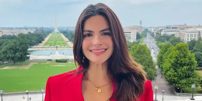 ABD Kongresi Adayı Valentina Gomez’den Skandal: Kur’an-ı Kerim’i Alev Makinesiyle Yaktı