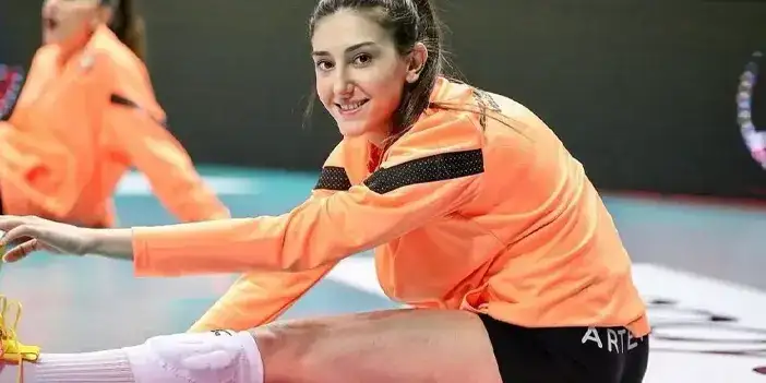 Yaprak Erkek Kimdir, Nereli ve Boyu Kaç? Milli Voleybolcu Yaprak’ın Hayatı ve Kariyeri