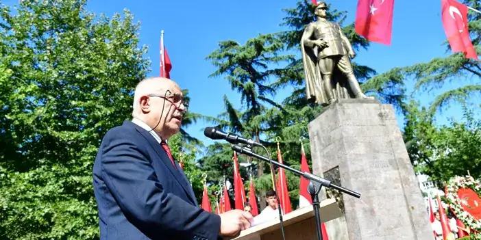 ataturkun-trabzona-gelisi-cosku-icinde-kutlandi