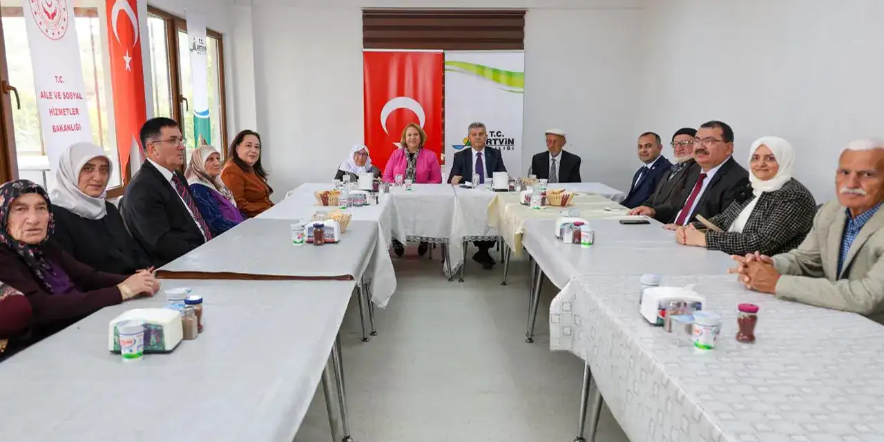 artvin-valisinden-ziyraet