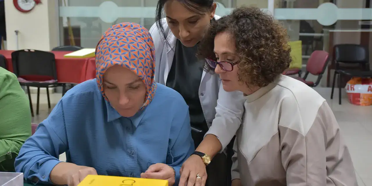 trabzonda-ozel-gereksinimli-bireylerin-anneleri-taki-tasarimini-ogreniyor