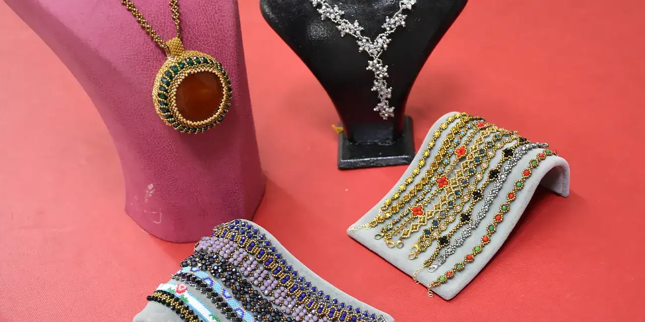 trabzonda-ozel-gereksinimli-bireylerin-anneleri-taki-tasarimini-ogreniyor