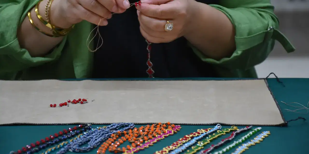 trabzonda-ozel-gereksinimli-bireylerin-anneleri-taki-tasarimini-ogreniyor