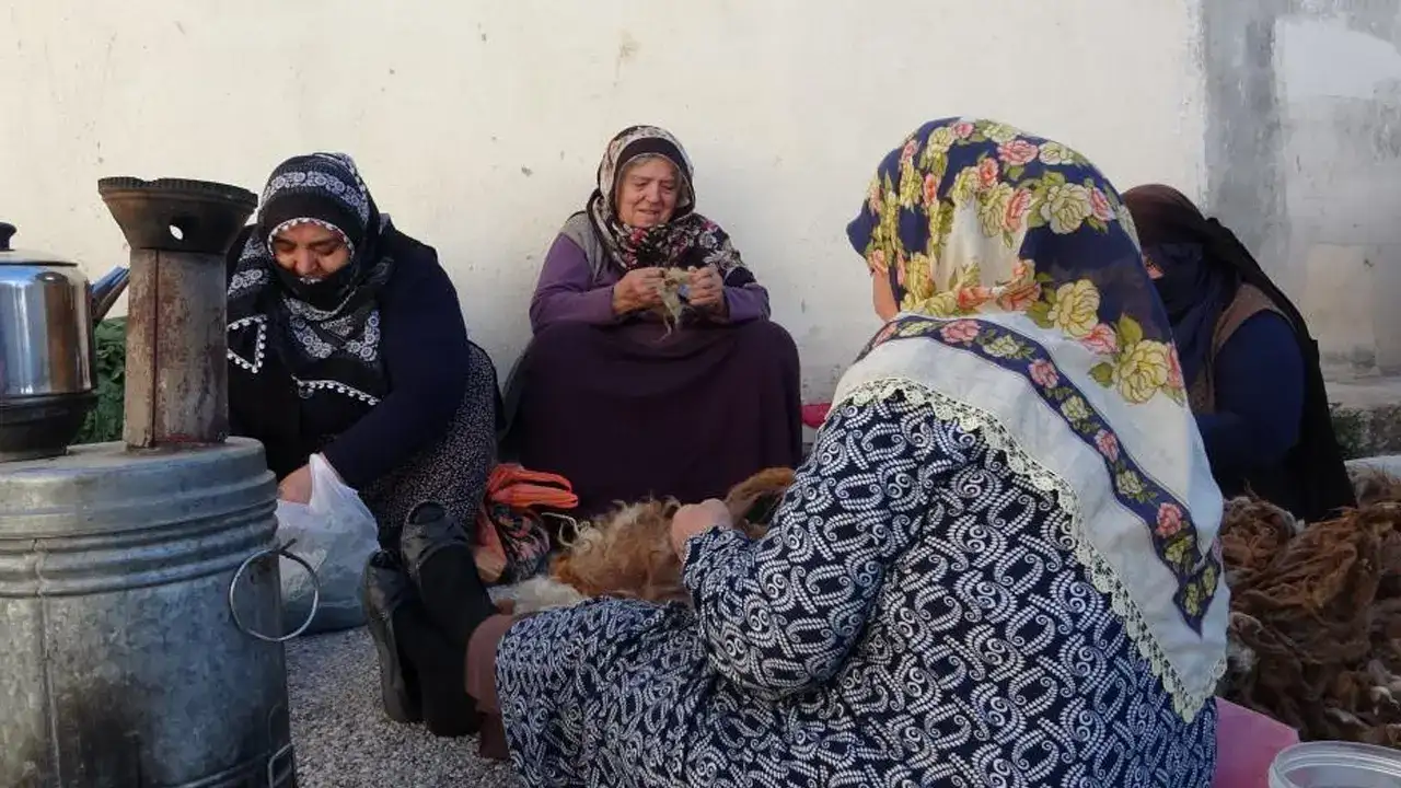 bayburtlu-kadinlardan-imce-usulu-kislik-hazirlik