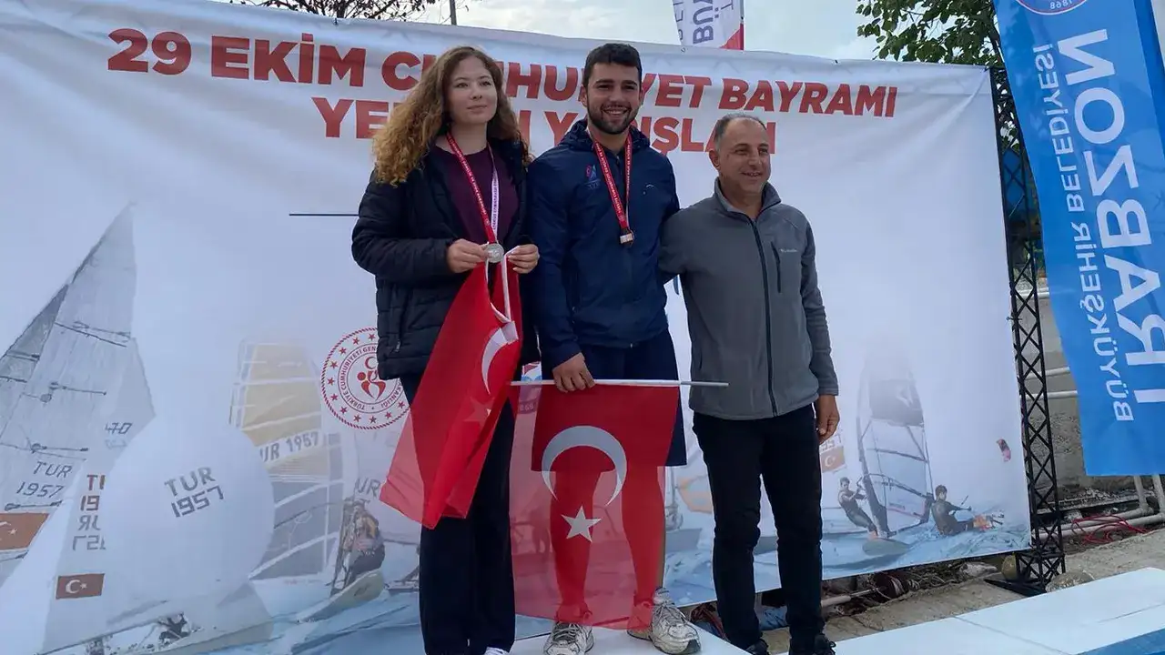 yelken-yarislari-odulle-taclandi