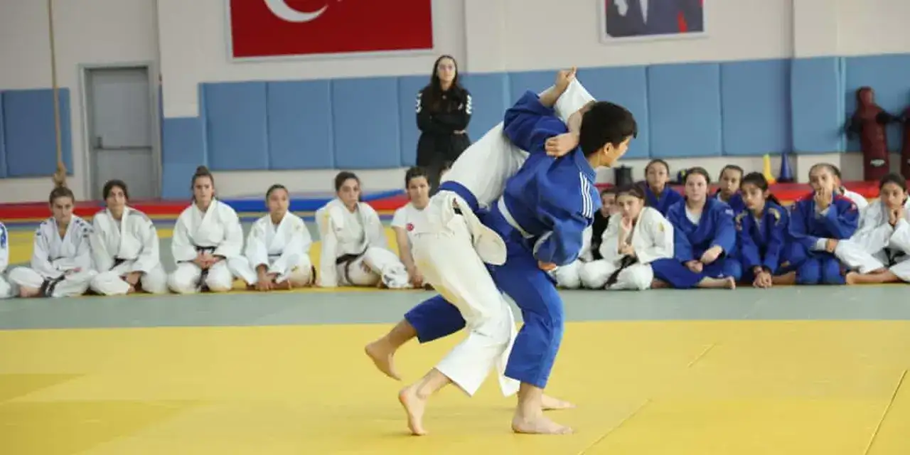 trabzonda-okul-sporlari-acildi-a