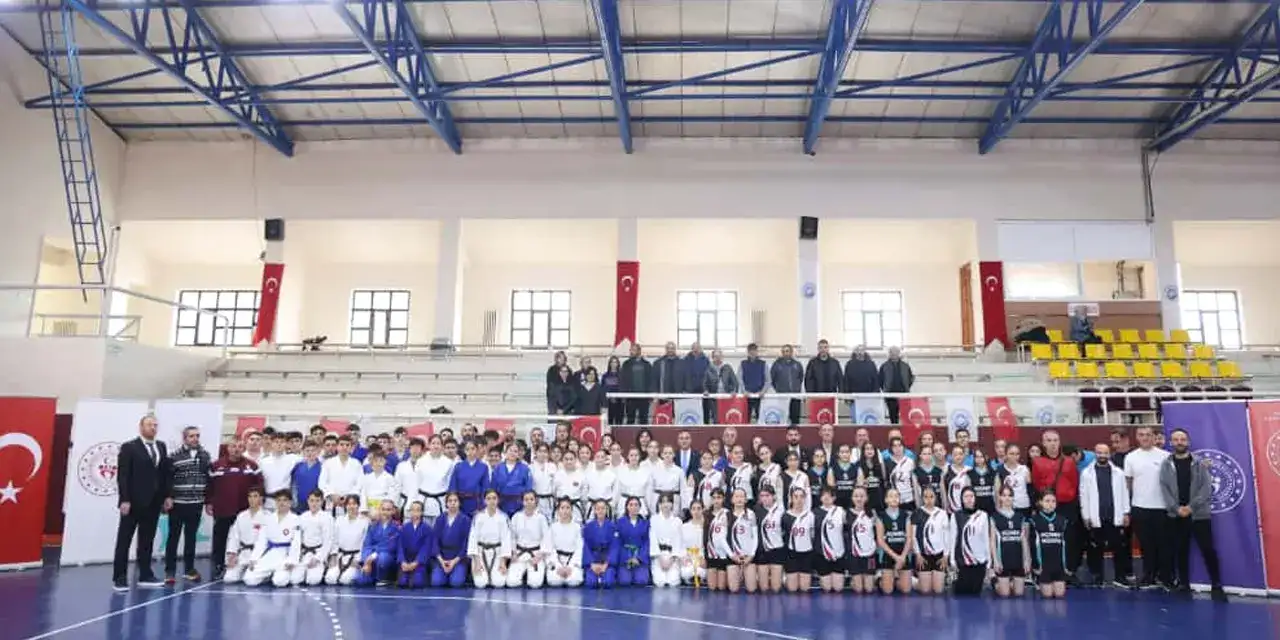 trabzonda-okul-sporlari-acildi