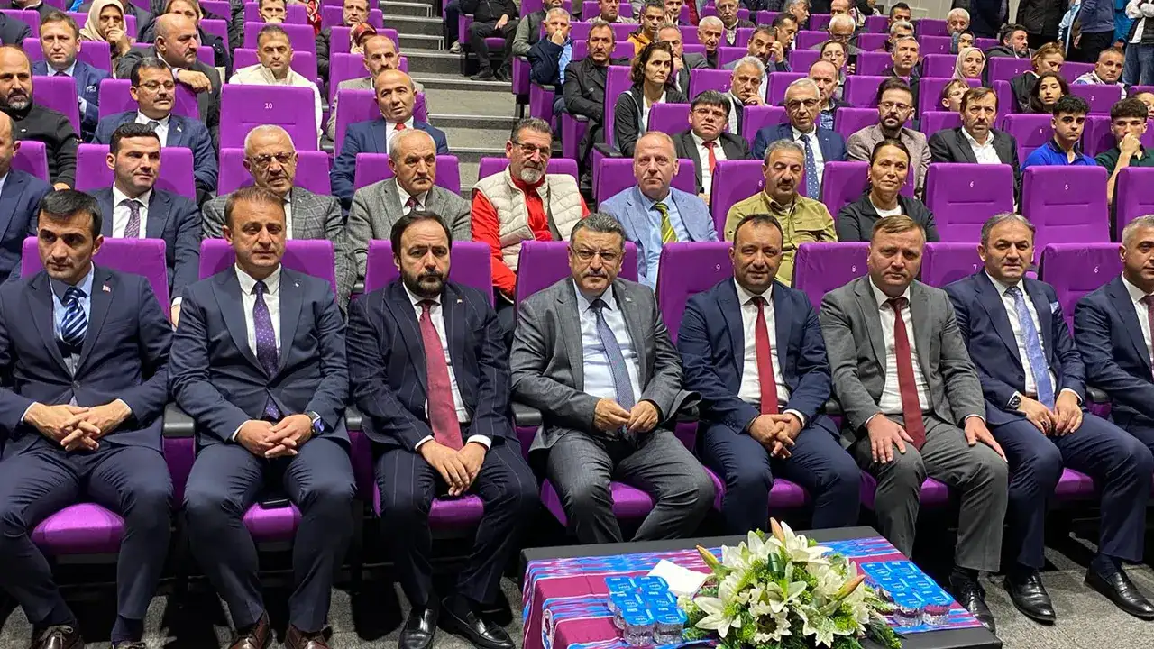 trabzon-buyuksehir-belediyesinden-okullara-spor-malzemesi-destegi