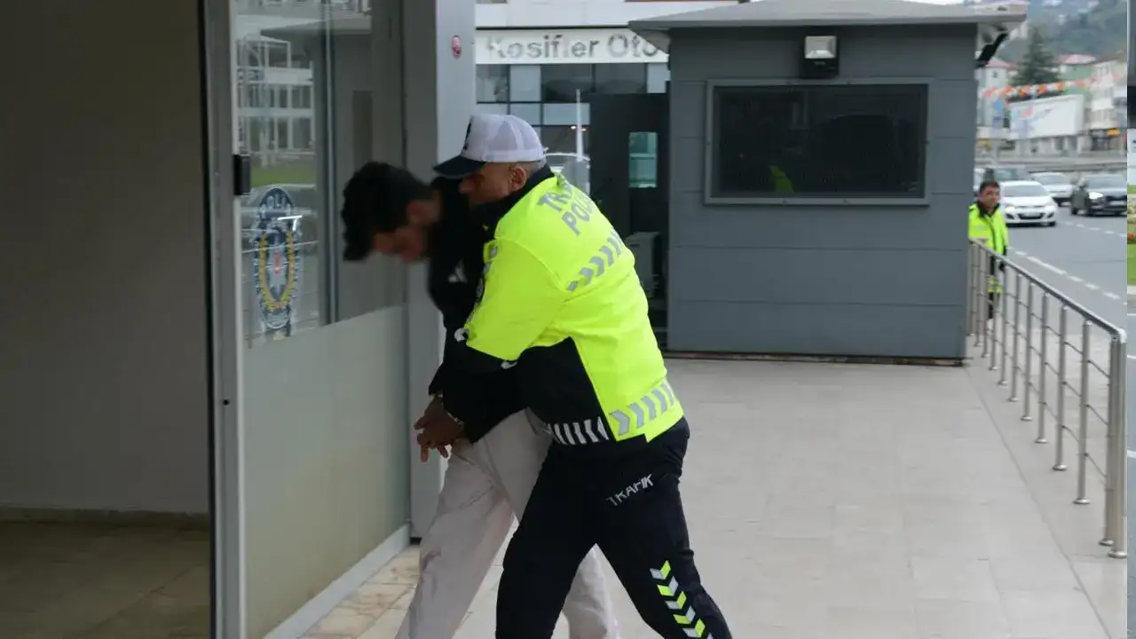 trabzonda-polise-carpip-kacti