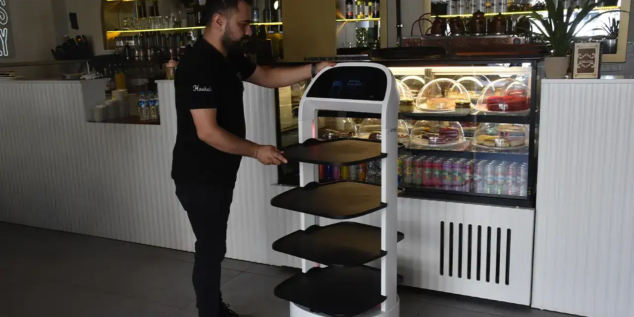 gumushanede-kafede-robot