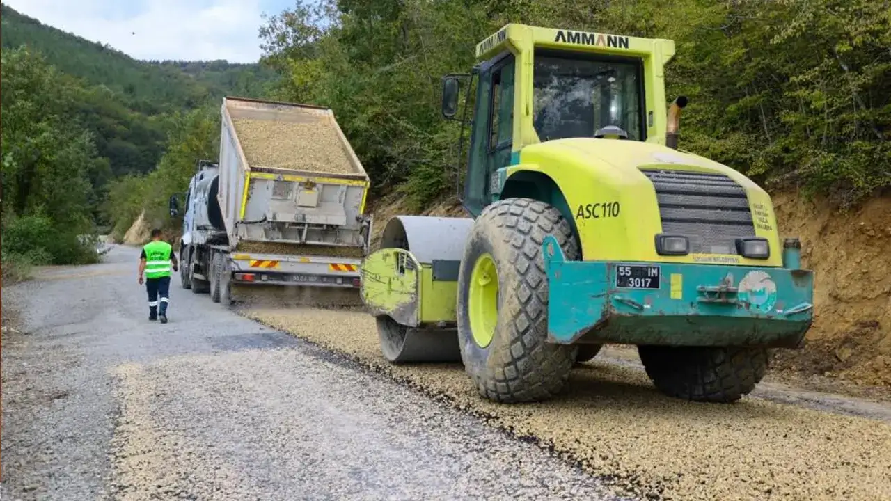 samsunda-kirsal-mahallelerin-yollarinda-calismalar-suruyor