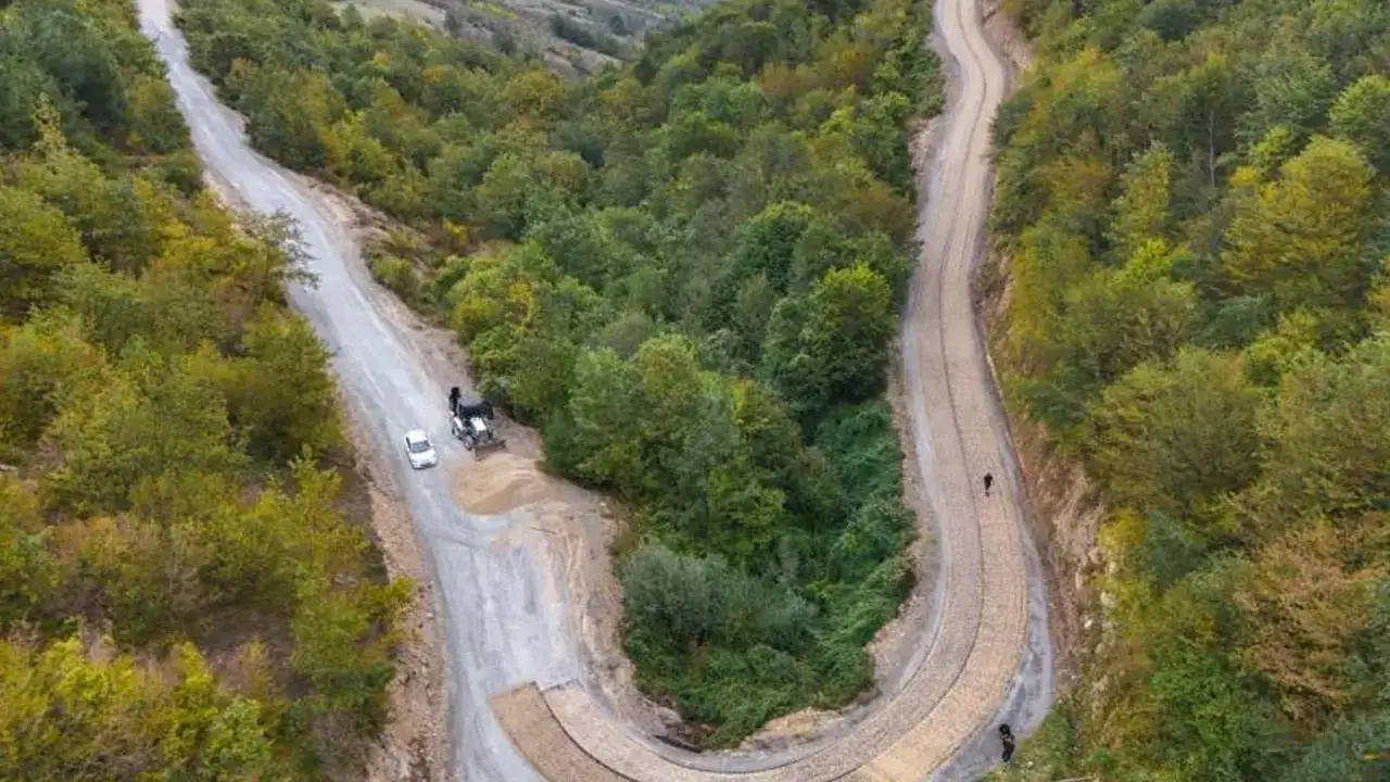 samsunda-kirsal-mahallelerin-yollarinda-calismalar-suruyor