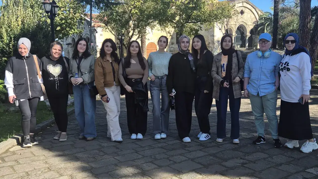 trabzona-gelen-ogrenciler-sehri-kesfetti