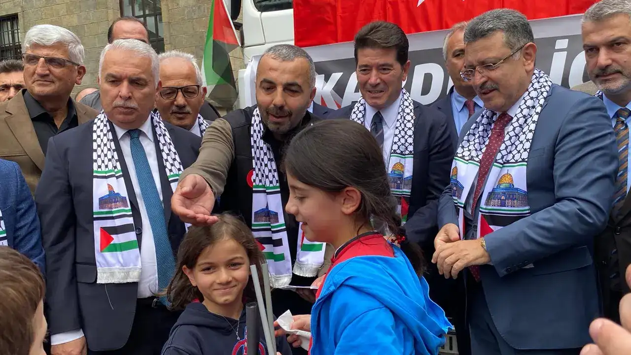 trabzondan-gazzeye-10-tir-dolusu-yardim