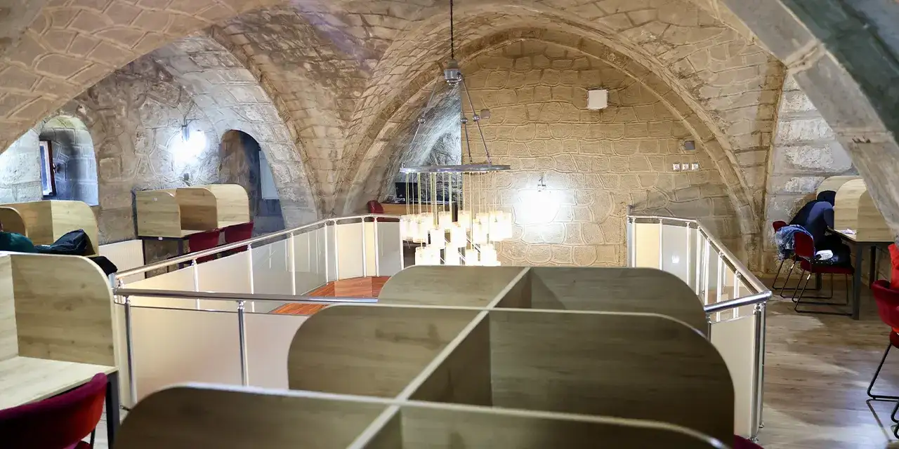 trabzonda-tarihi-kutuphane