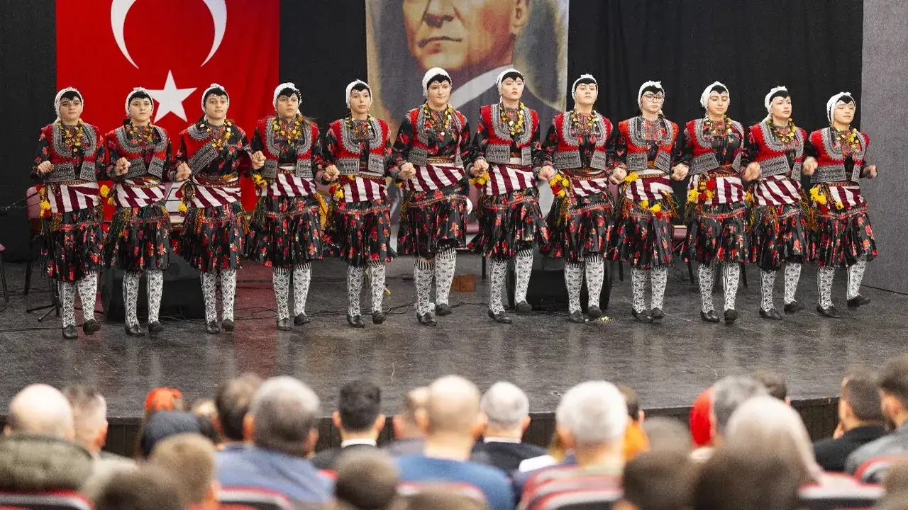 akcaabatta-29-ekim-cumhuriyet-bayrami-coskuyla-kutlandi