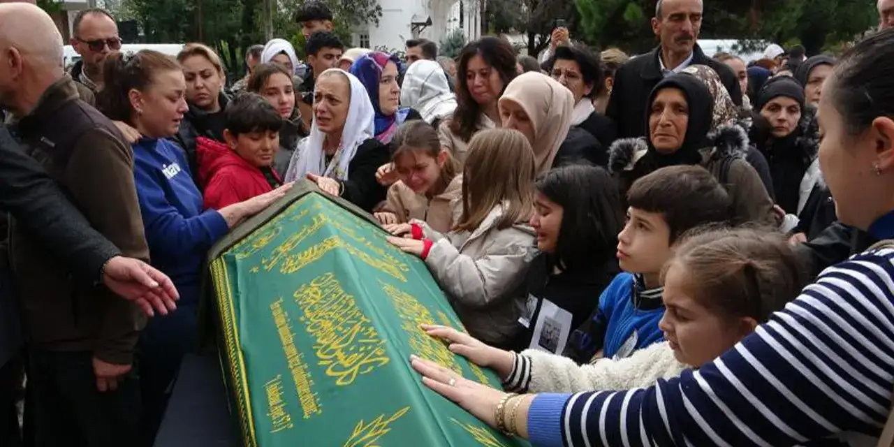 giresunda-vefat-eden-ogretmen-icin-toren